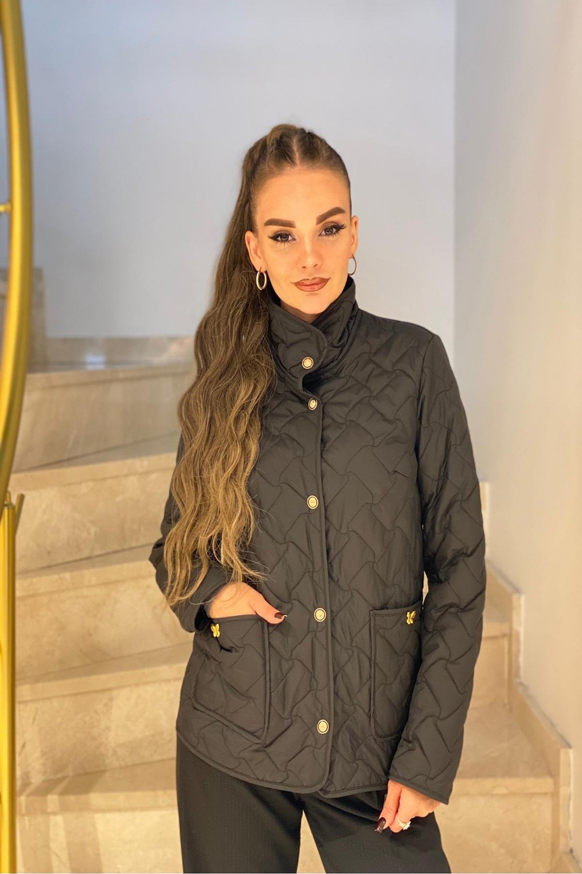 Kelebek Aksesuarlı Kapitone Mont